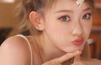 视频曝光！51吃瓜cn教你如何优雅吃瓜、咬瓜皮都不放过！