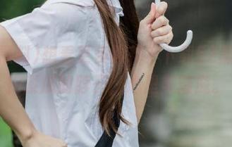 想看更多黑料？下载52黑料，抱紧瓜的脖子，心里美滋滋。
