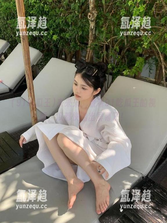 91吃瓜王 来来来,看看91吃瓜王的视频,瓜都快溢出屏幕了!