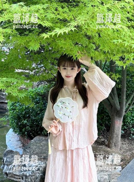 吃瓜网 吃瓜网最新揭秘:顾客女儿背后的“高能”瞬间!
