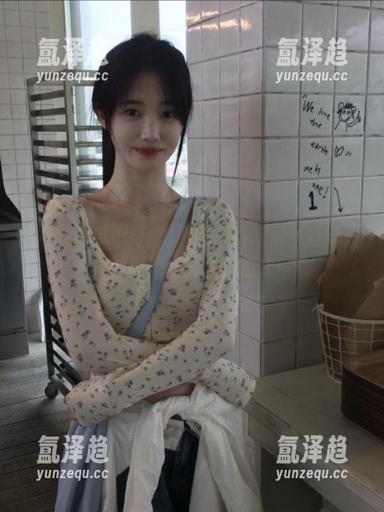 黑料吃瓜不打烊 下载黑料吃瓜不打烊,身边的网曝门,免费瓜来啦!